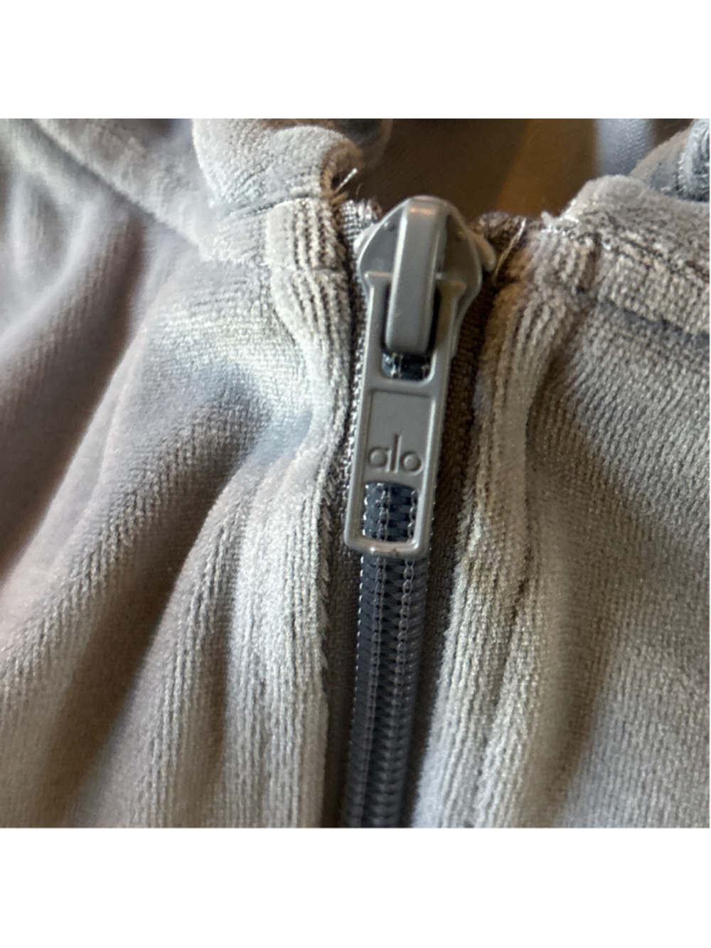 Alo Yoga Velour glimmer Full -Zip Hoodie cropped - Picture 4 of 6